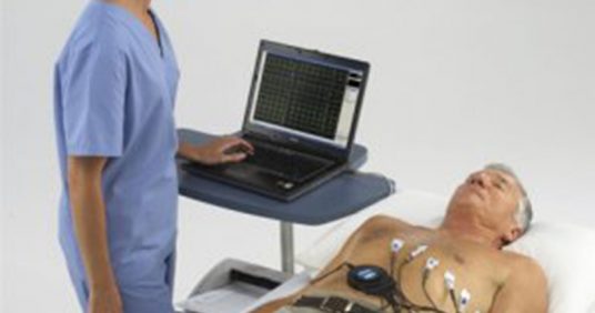 Eletrocardiograma computadorizado de repouso